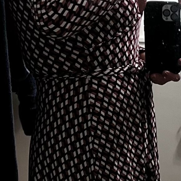 Geometric print Hawthorn Knit wrap around dress with collar - Picture 3 of 5